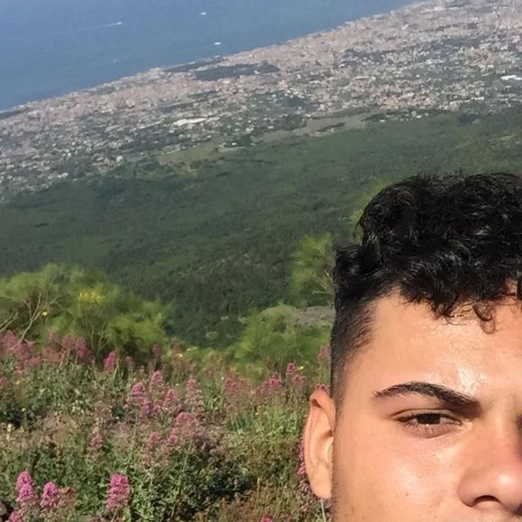 Meet your Posher, Chris - Picture 1 of 1